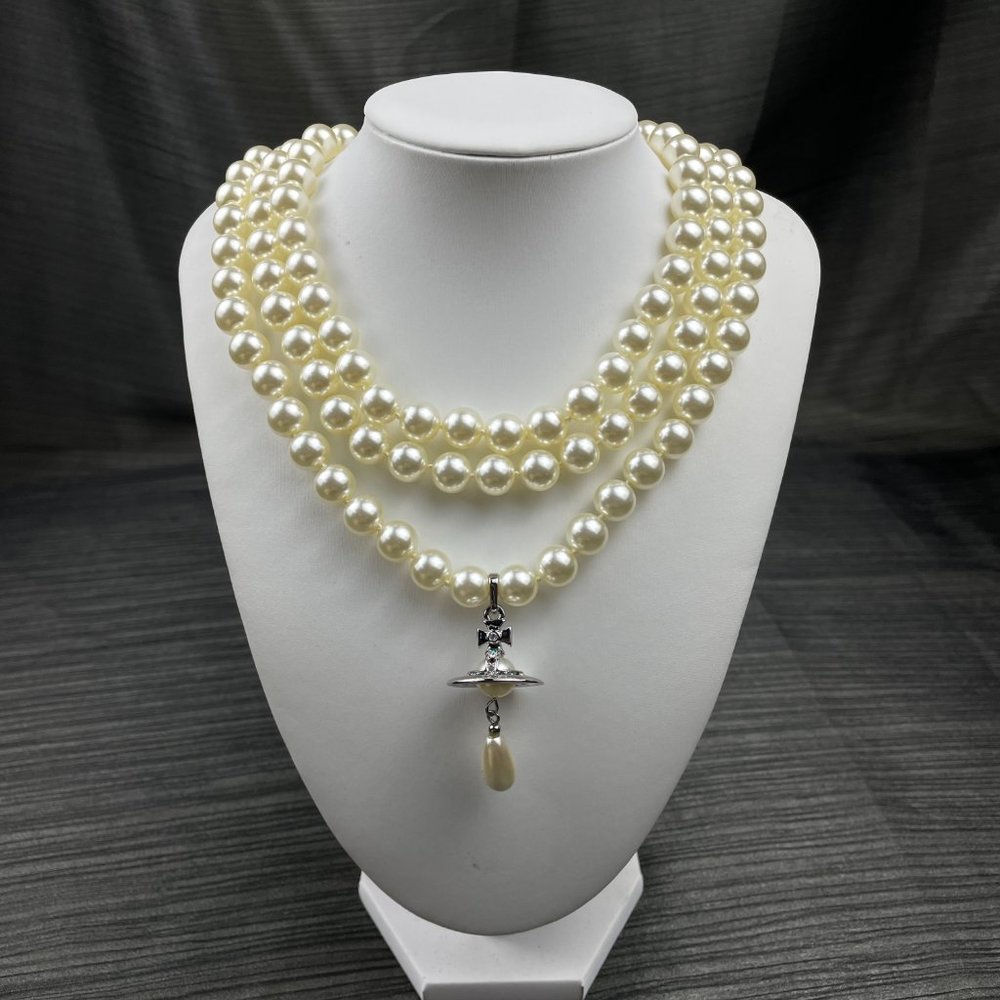 Brand new Vivienne Westwood Three Row Pearl Bas Relief Choker in Silver